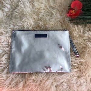 Daughter of jon pouch